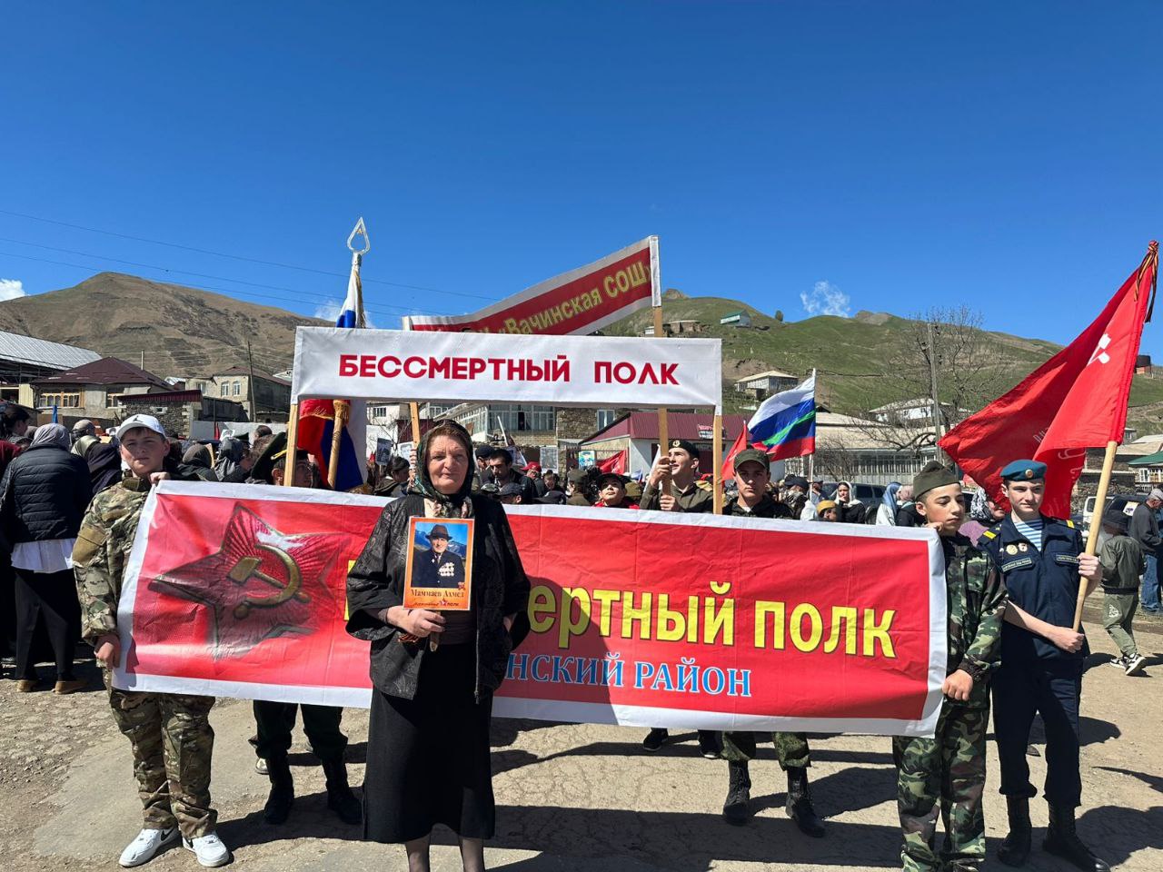 Наши педагоги и школьники присоединились к районному шествию Бессмертного полка..